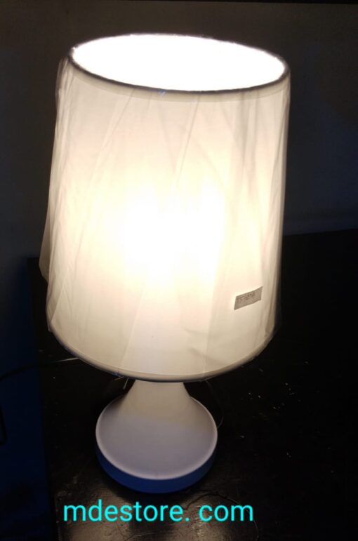 Lampu Meja T5780 A Menyala